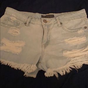 AÉROPOSTALE light wash ripped/ fringed jean shorts